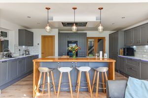 Kitchen Breakfast Bar - click for photo gallery
